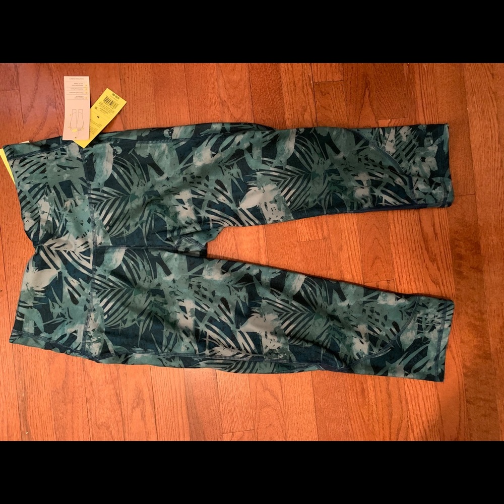 Trendy green leggings